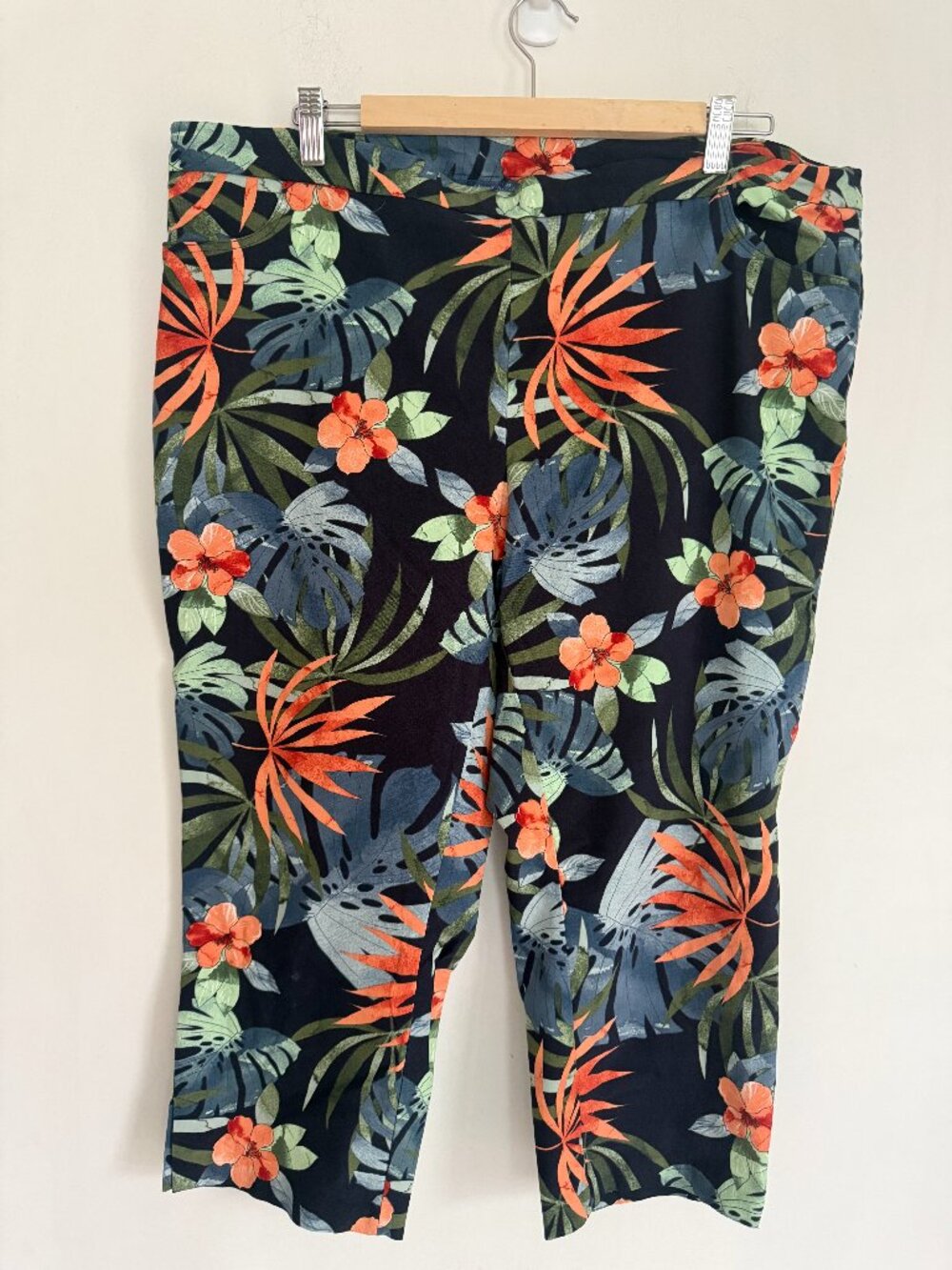 Tribal Woman Capris Pull On Pants Floral Hawaiian Black Colorful Plus Size 20W